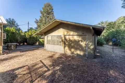 131 W Moore St, Ukiah, CA 95482 photo 4