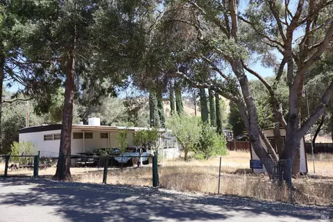 3160 10th St, Clearlake, CA 95422