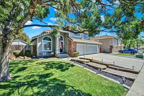 869 Christine Dr, Vacaville, CA 95687