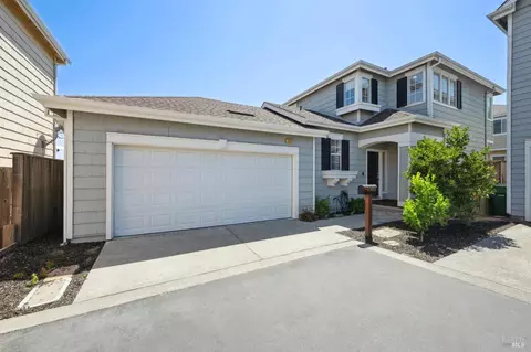 2037 Chetwood Dr, Petaluma, CA 94952