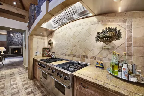 Kitchen - 4755 Valley End Ln, Fairfield, CA 94534 photo 8 of 10