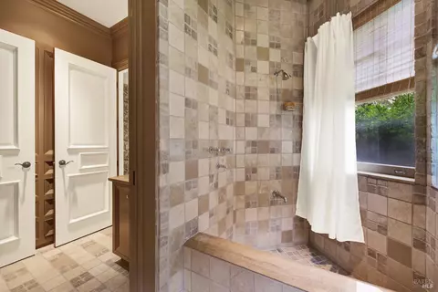 Bath - 4755 Valley End Ln, Fairfield, CA 94534 photo 4 of 5