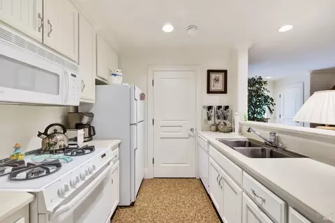 Kitchen - 4755 Valley End Ln, Fairfield, CA 94534 photo 10 of 10