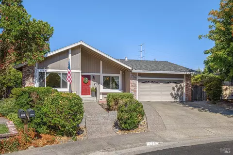 575 Coachlight Pl, Santa Rosa, CA 95403