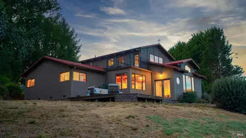 17391 Taylor Ln, Occidental, CA 95465