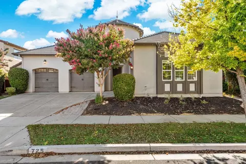 725 Westfield Ln, Vacaville, CA 95688