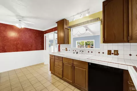 1317 Eisenhower St, Fairfield, CA 94533 photo 13