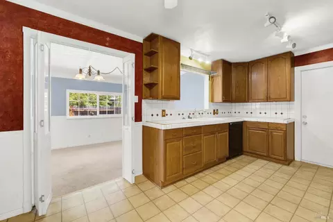 1317 Eisenhower St, Fairfield, CA 94533 photo 7
