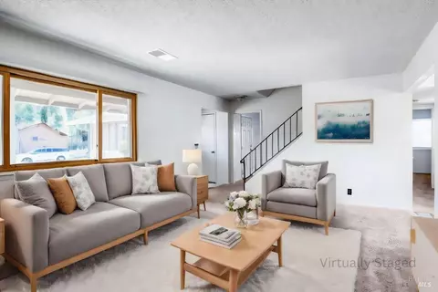 295 Honeysuckle Dr, Fairfield, CA 94533