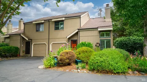 453 Winding Wood Way, Sebastopol, CA 95472