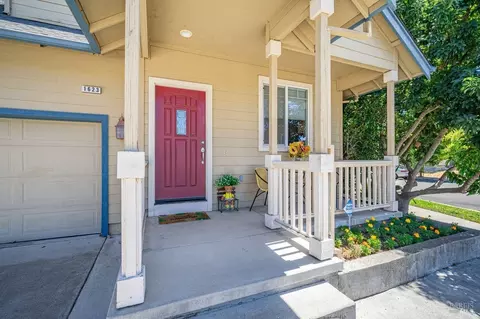 1623 Clover Ln, Santa Rosa, CA 95401
