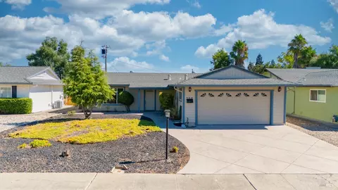 208 Olympic Cir, Vacaville, CA 95687