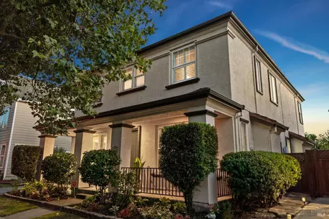 393 Dove Ln, Petaluma, CA 94954