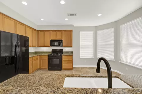 2402 White Dr, Fairfield, CA 94533 photo 19