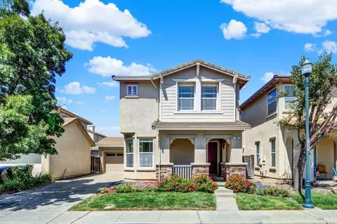 2402 White Dr, Fairfield, CA 94533