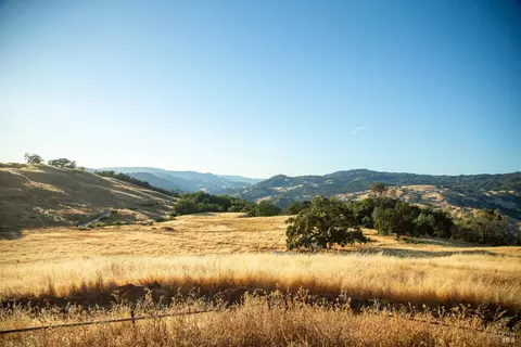 29810 River Rd, Cloverdale, CA 95425