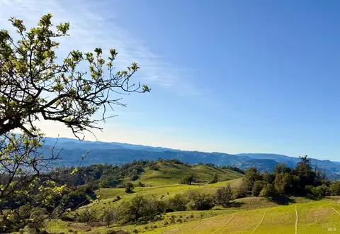 29810 River Rd, Cloverdale, CA 95425