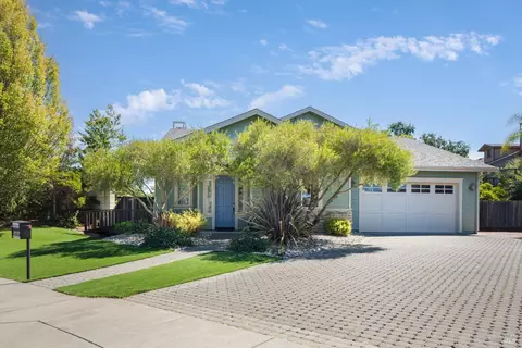 5690 Queen Anne Dr, Santa Rosa, CA 95409