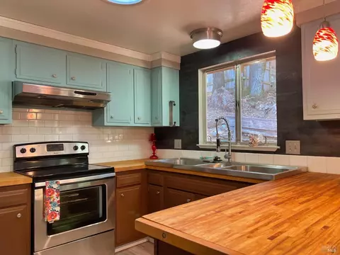 26720 Hawk Rd, Willits, CA 95490 photo 3