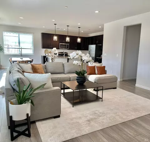 607 Blake Rd, Vacaville, CA 95687