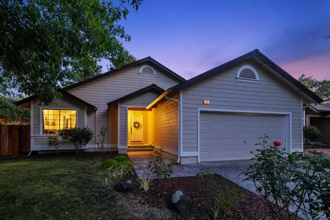 352 Biggs Ct, Windsor, CA 95492 photo 2