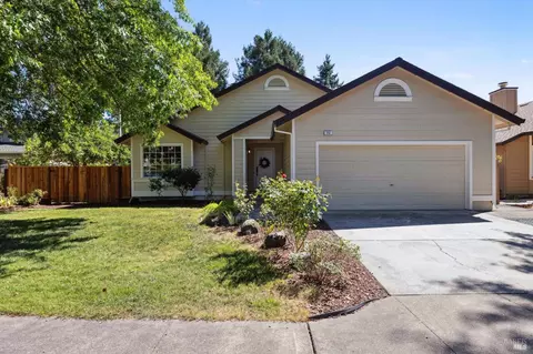 352 Biggs Ct, Windsor, CA 95492