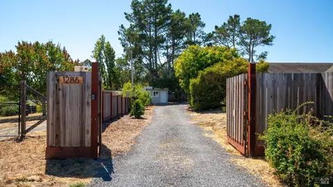 Exterior - 1286 Sexton Rd, Sebastopol, CA 95472 photo 3 of 27