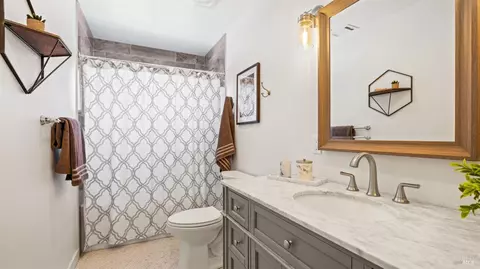Bath - 1286 Sexton Rd, Sebastopol, CA 95472 photo 1 of 3