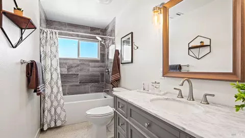 Bath - 1286 Sexton Rd, Sebastopol, CA 95472 photo 2 of 3