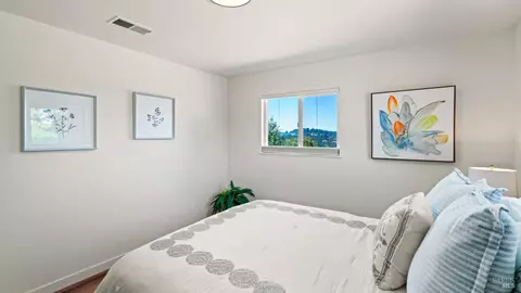 Bedroom - 1286 Sexton Rd, Sebastopol, CA 95472 photo 4 of 5