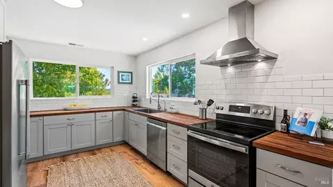 Kitchen - 1286 Sexton Rd, Sebastopol, CA 95472 photo 2 of 4