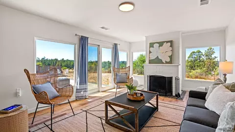 Living - 1286 Sexton Rd, Sebastopol, CA 95472 photo 2 of 5
