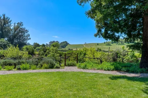 1033 Stonebridge Dr, Napa, CA 94558