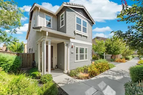 124 Cogburn Cir, Vacaville, CA 95687