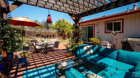 5 Wren Ct, Petaluma, CA 94954