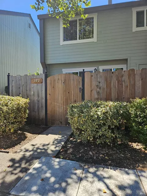 372 Harvest Ln, Santa Rosa, CA 95401