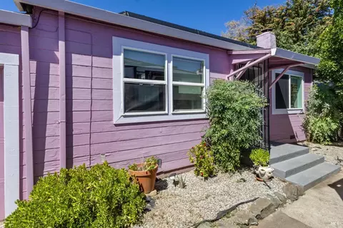 7 Orange Dr, Cloverdale, CA 95425