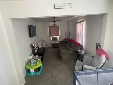 561 E D St, Dixon, CA 95620 photo 4
