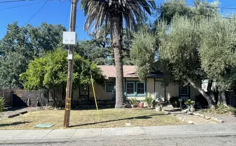 561 E D St, Dixon, CA 95620