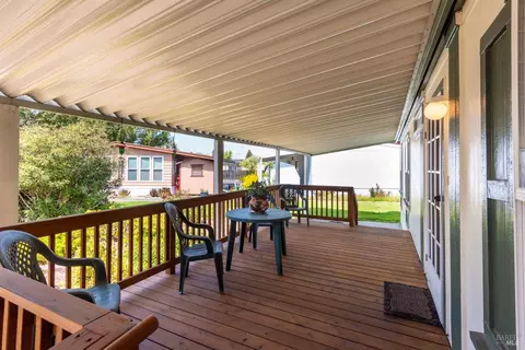 17 Estrella Dr, Santa Rosa, CA 95403