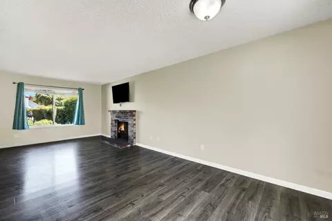Living - 193 Diamond Ct, Fairfield, CA 94533 photo 8 of 8