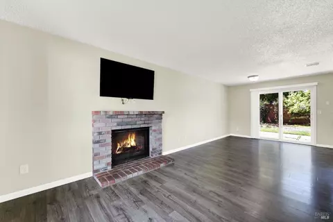 Living - 193 Diamond Ct, Fairfield, CA 94533 photo 5 of 8
