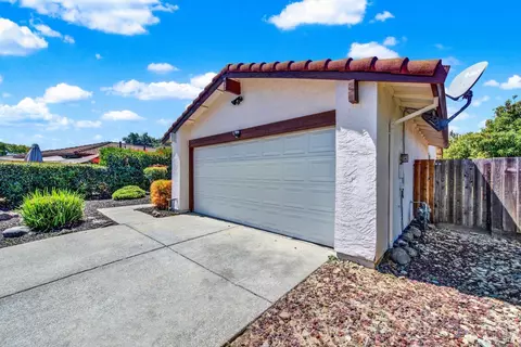 Exterior - 193 Diamond Ct, Fairfield, CA 94533 photo 5 of 25