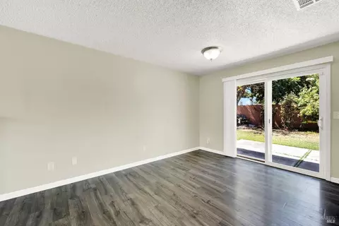 Living - 193 Diamond Ct, Fairfield, CA 94533 photo 6 of 8