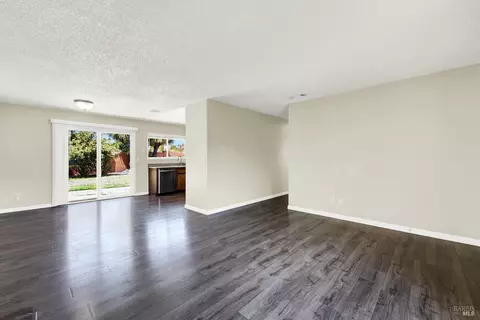 Living - 193 Diamond Ct, Fairfield, CA 94533 photo 4 of 8