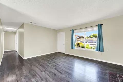 Living - 193 Diamond Ct, Fairfield, CA 94533 photo 3 of 8