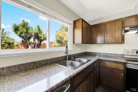 Kitchen - 193 Diamond Ct, Fairfield, CA 94533 photo 6 of 6