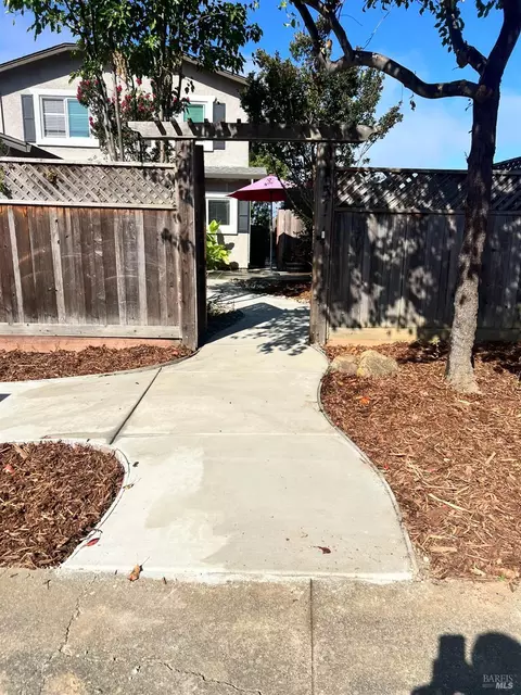 157 Peach St, Vallejo, CA 94589 photo 2