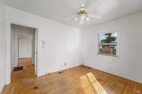 Bedroom - 214 12th St, Vallejo, CA 94590 photo 4 of 5