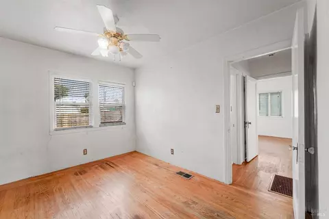 Bedroom - 214 12th St, Vallejo, CA 94590 photo 3 of 5